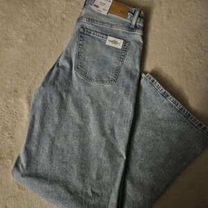 Buckle Low Slung Wide Leg Slightly Distressed Taylor Style Jeans 28x32